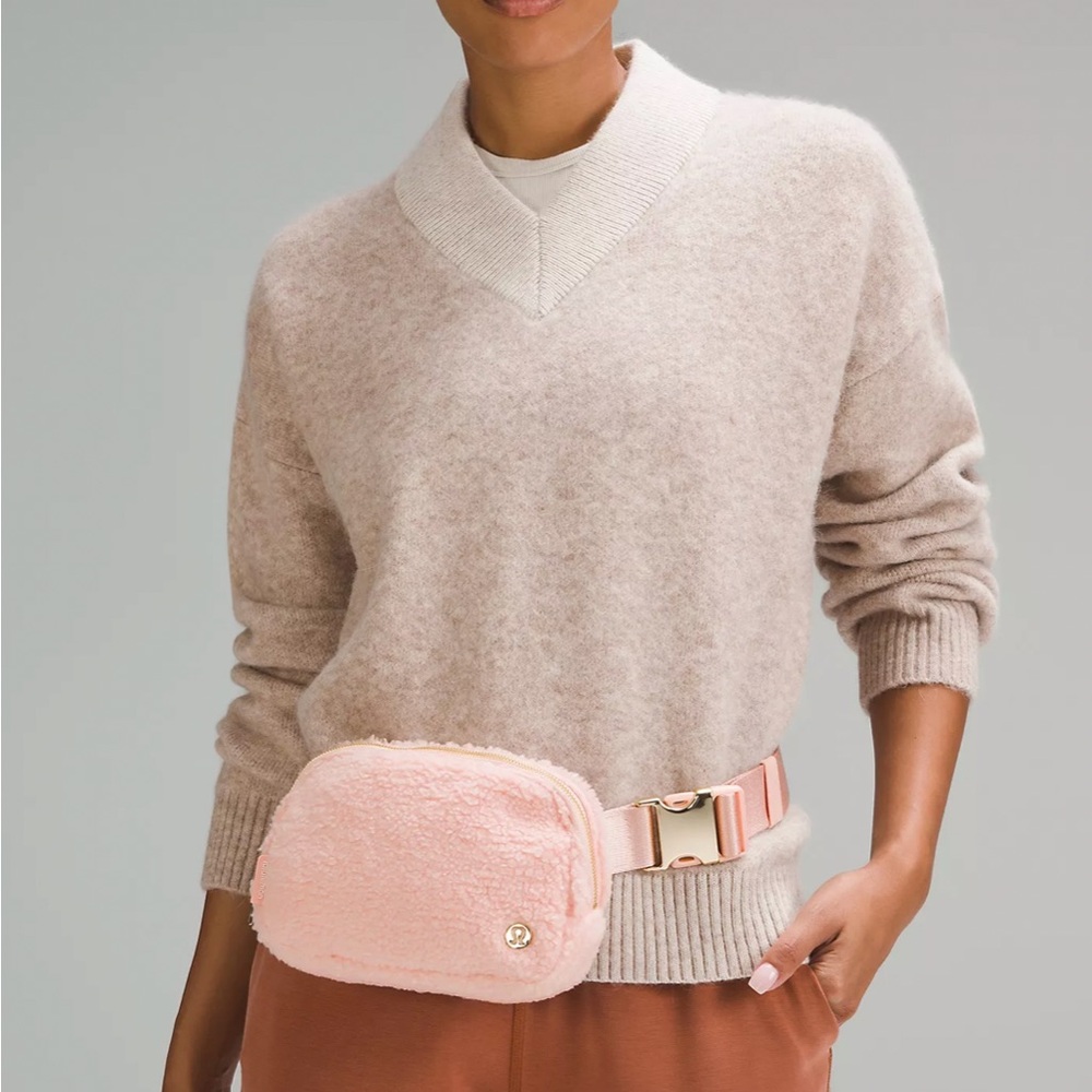 Lululemon Everywhere Belt Bag Fleece Pink Mist Gold